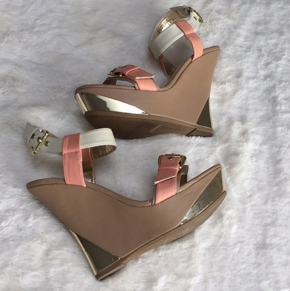 Bamboo Julianne Gold and Pink Wedge - Picture 6 of 6